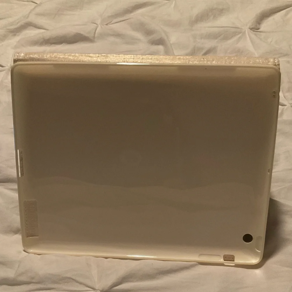 IPad trifold holder + magnetic Bluetooth keyboard